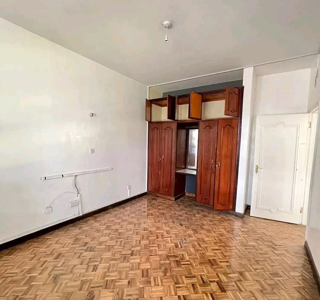 5 En-Suite Bedrooms with DSQ & Front Garden - Kilimani