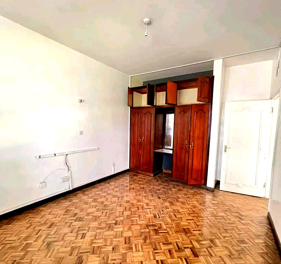 5 En-Suite Bedrooms with DSQ & Front Garden - Kilimani
