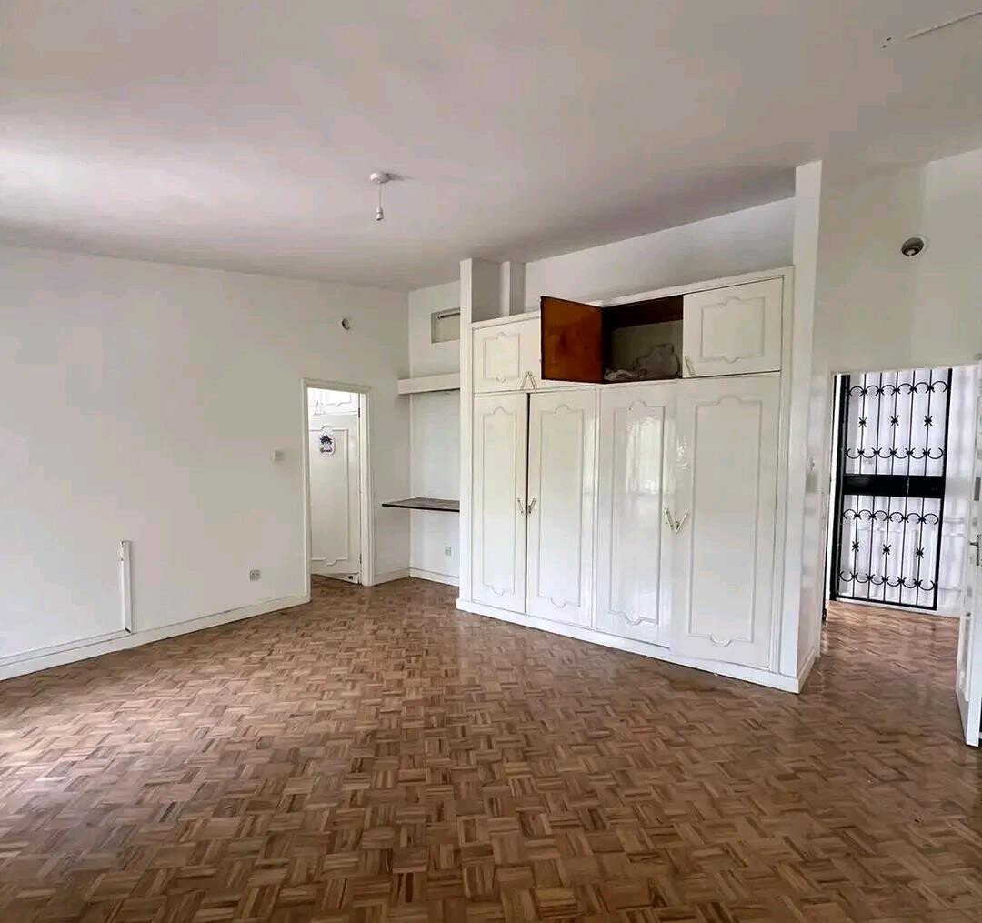 5 En-Suite Bedrooms with DSQ & Front Garden - Kilimani