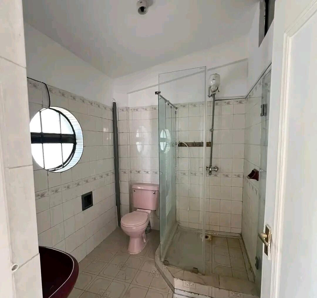 5 En-Suite Bedrooms with DSQ & Front Garden - Kilimani