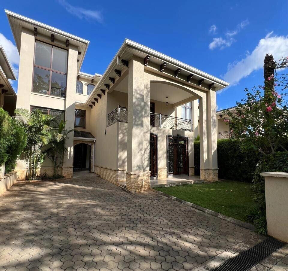 5-Ensuite Townhouse with Solar & Borehole - Lavington Gated