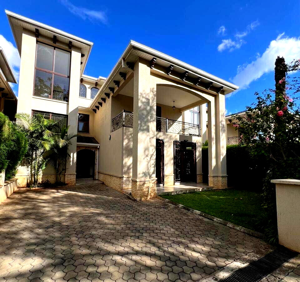 5-Ensuite Townhouse with Solar & Borehole - Lavington Gated