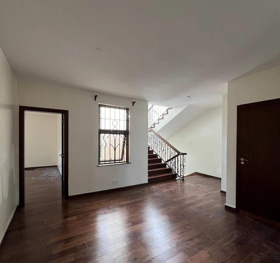 5-Ensuite Townhouse with Solar & Borehole - Lavington Gated