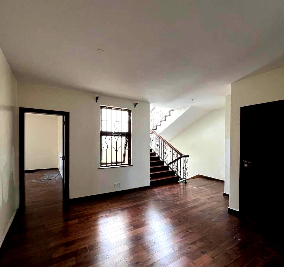 5-Ensuite Townhouse with Solar & Borehole - Lavington Gated