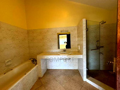 7bdrm Mansion in Un, Runda for rent - Image 8