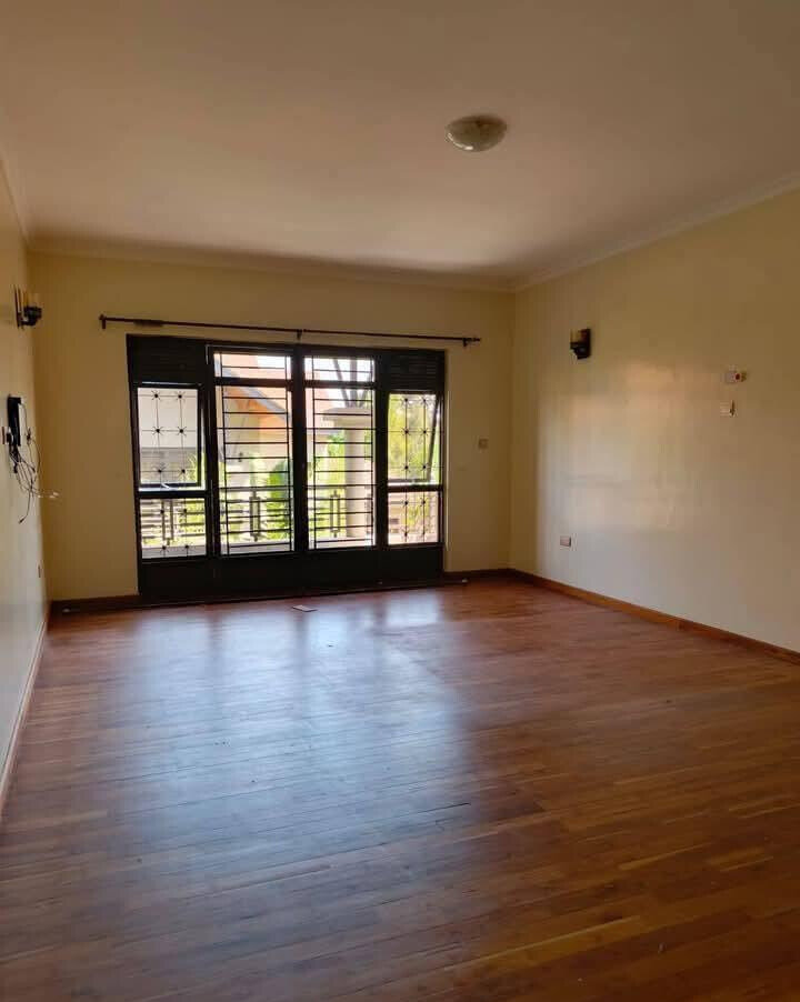 4BR Garden Home with Parking