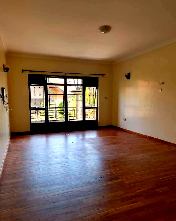 4BR Garden Home with Parking