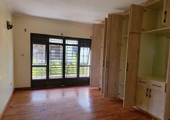 4BR Garden Home with Parking