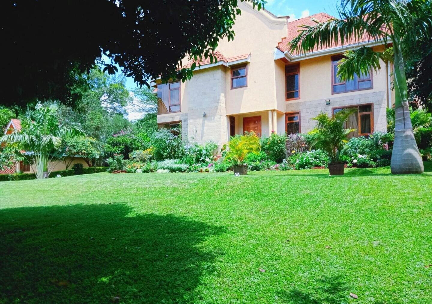 4-Bed Main House + 2-Bed Guest Wing on Half-Acre – Miotoni, Karen