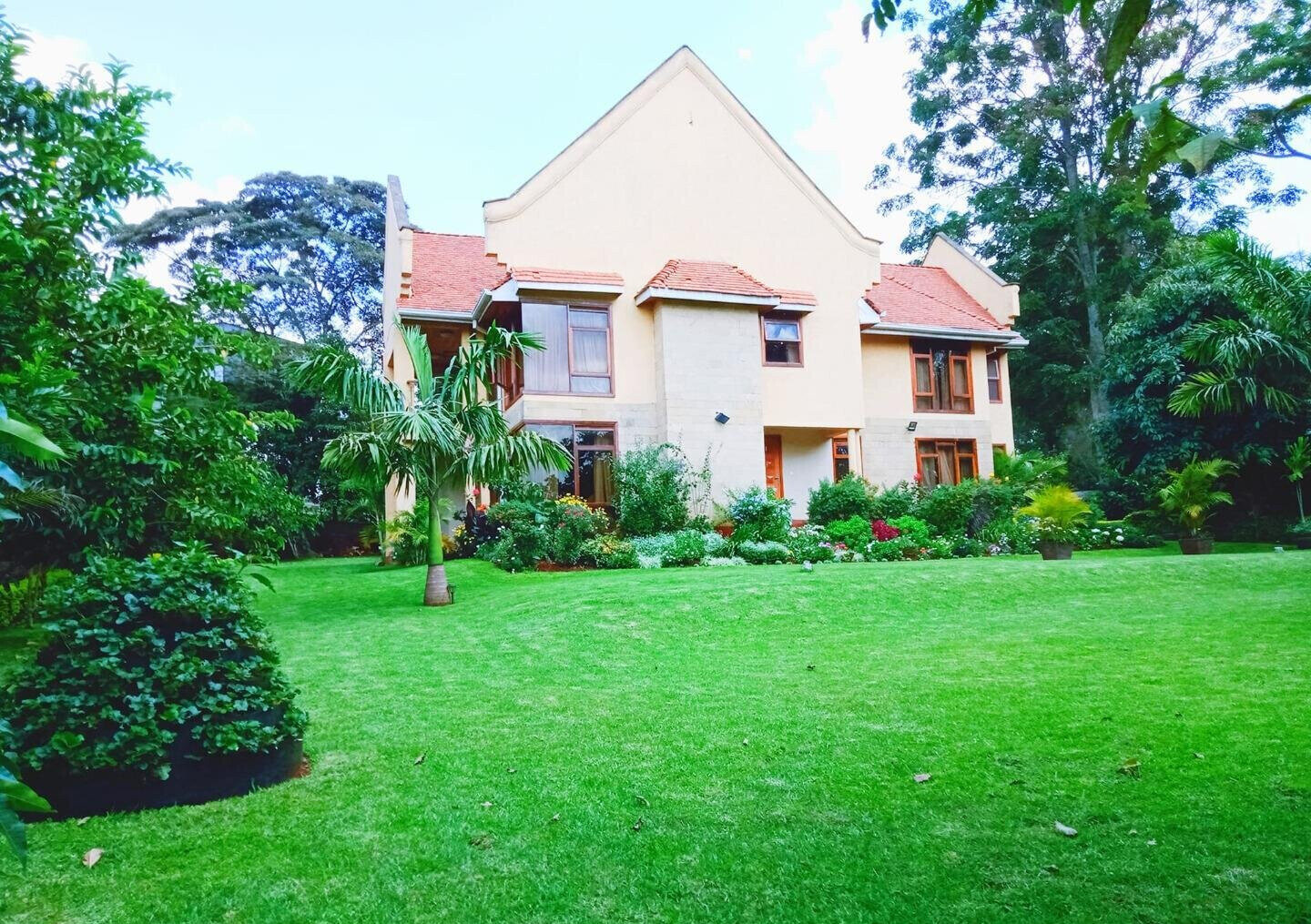4-Bed Main House + 2-Bed Guest Wing on Half-Acre – Miotoni, Karen