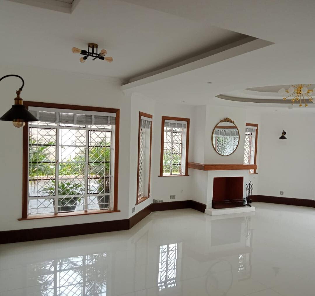 4BR All-Ensuite Townhouse with Study & DSQ - Kahawa Sukari