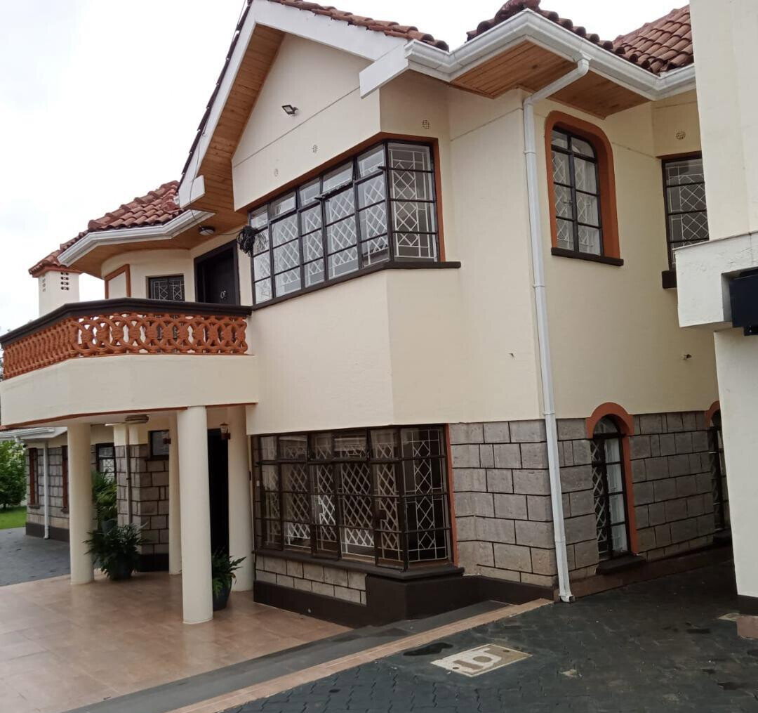 4BR All-Ensuite Townhouse with Study & DSQ - Kahawa Sukari
