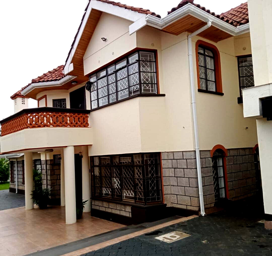 4BR All-Ensuite Townhouse with Study & DSQ - Kahawa Sukari