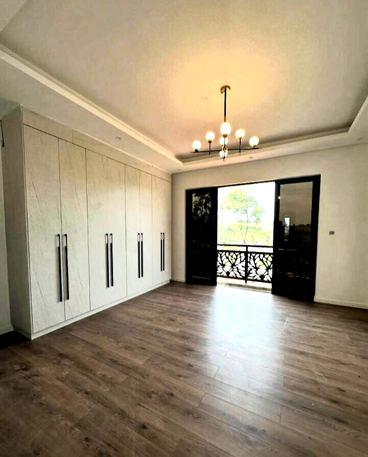 Quarter-Acre Villa with Private Pool & Gym - Lavington