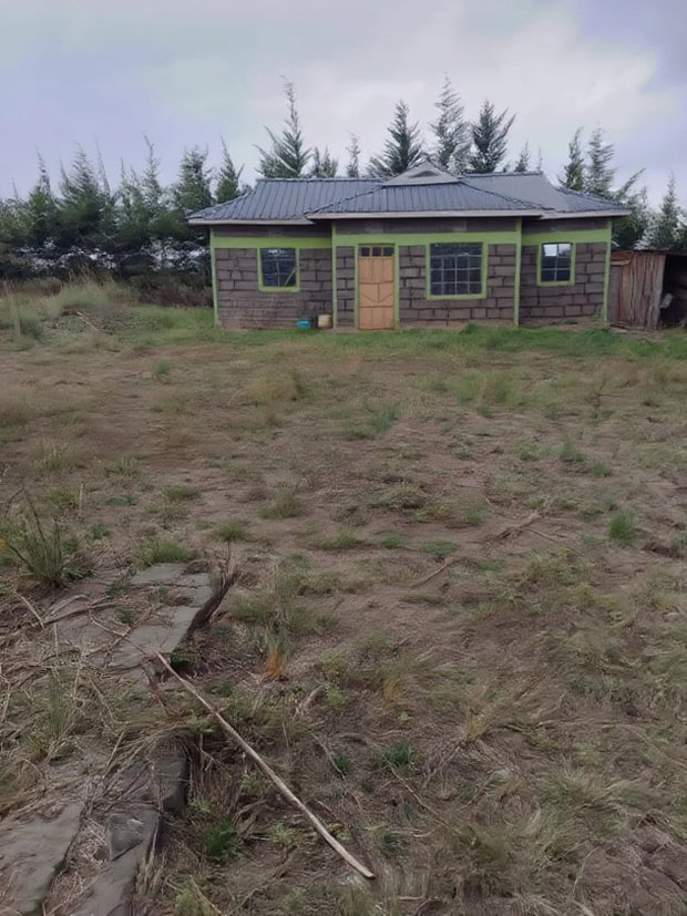 Land for Sale in Nyeri Munyu With a House