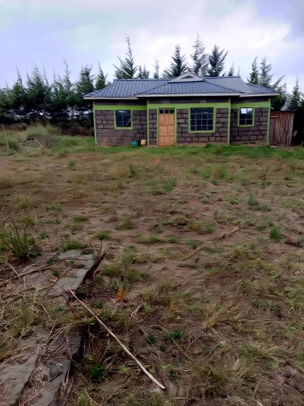 Land for Sale in Nyeri Munyu With a House