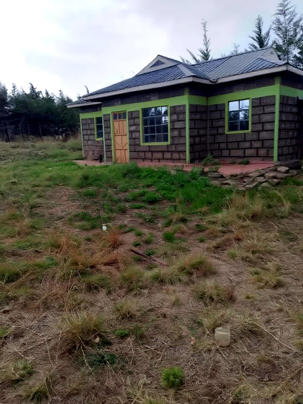 Land for Sale in Nyeri Munyu With a House