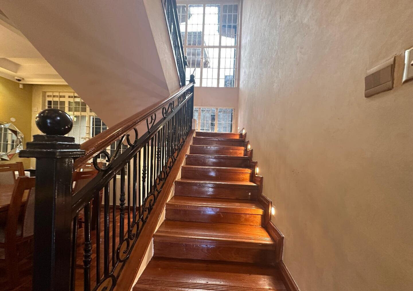 4BR All-Ensuite Townhouse with Gym & Private Office - Kamakis