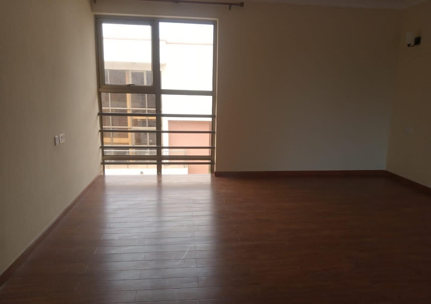 5-Ensuite Townhouse with Jacuzzi & Solar Panels - Lavington