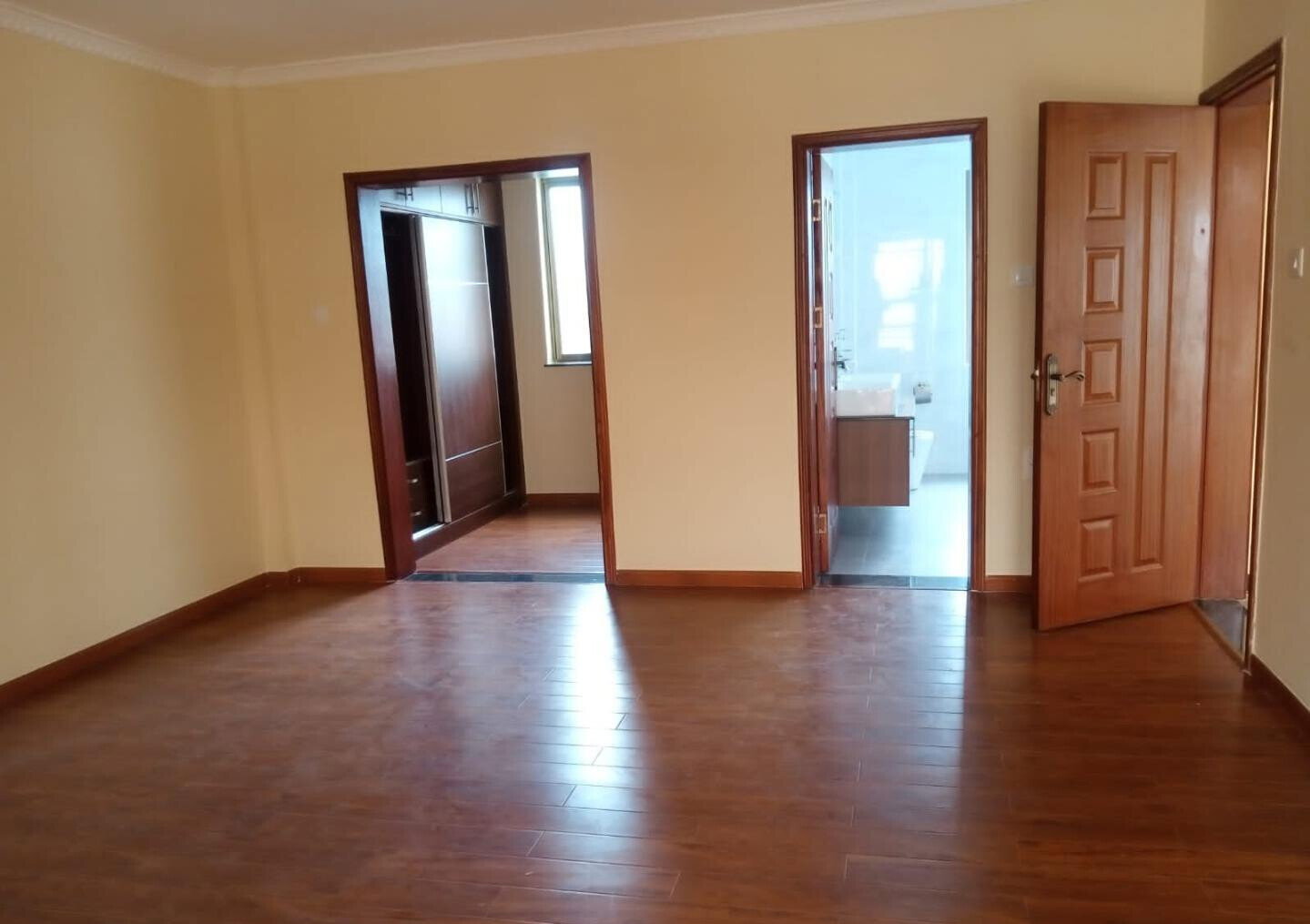 5-Ensuite Townhouse with Jacuzzi & Solar Panels - Lavington