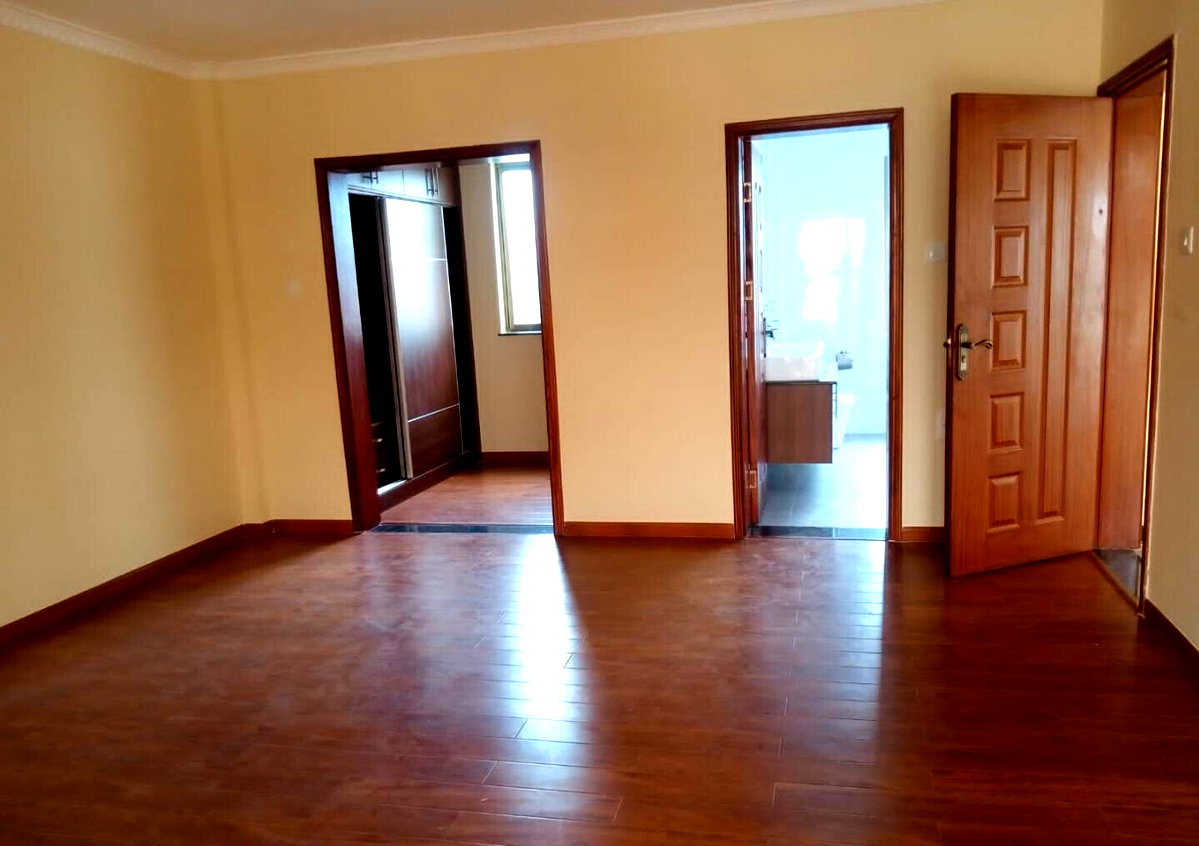 5-Ensuite Townhouse with Jacuzzi & Solar Panels - Lavington