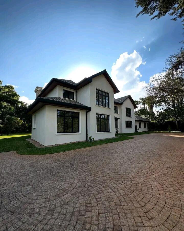 5BR Townhouse with Attic Lounge & Study on Half-Acre - Runda