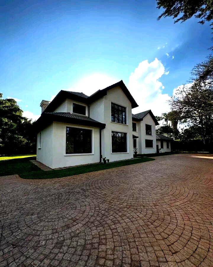 5BR Townhouse with Attic Lounge & Study on Half-Acre - Runda