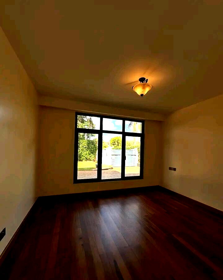 5BR Townhouse with Attic Lounge & Study on Half-Acre - Runda