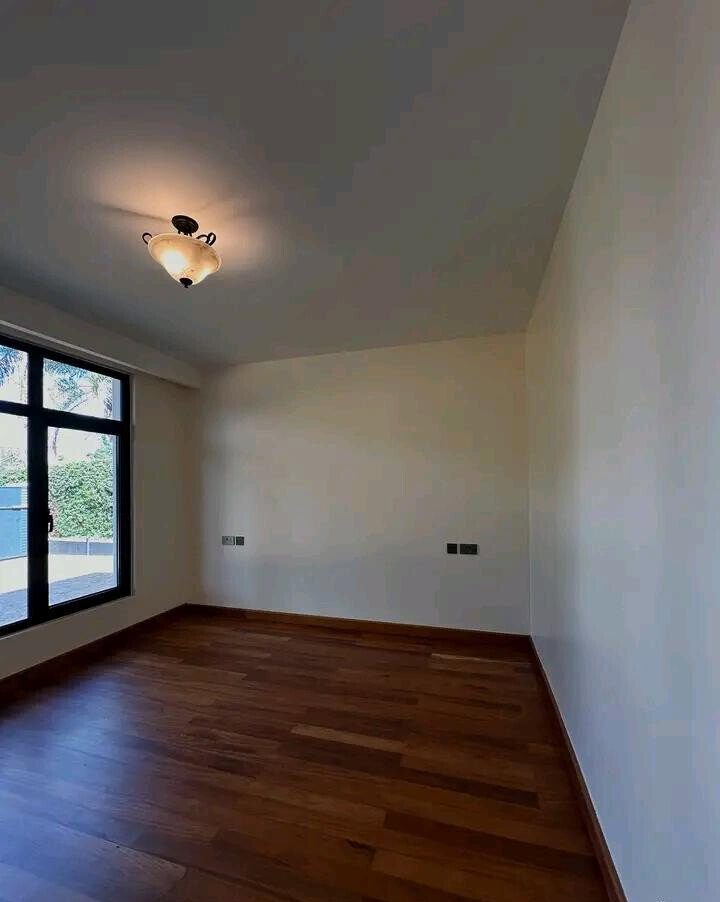 5BR Townhouse with Attic Lounge & Study on Half-Acre - Runda
