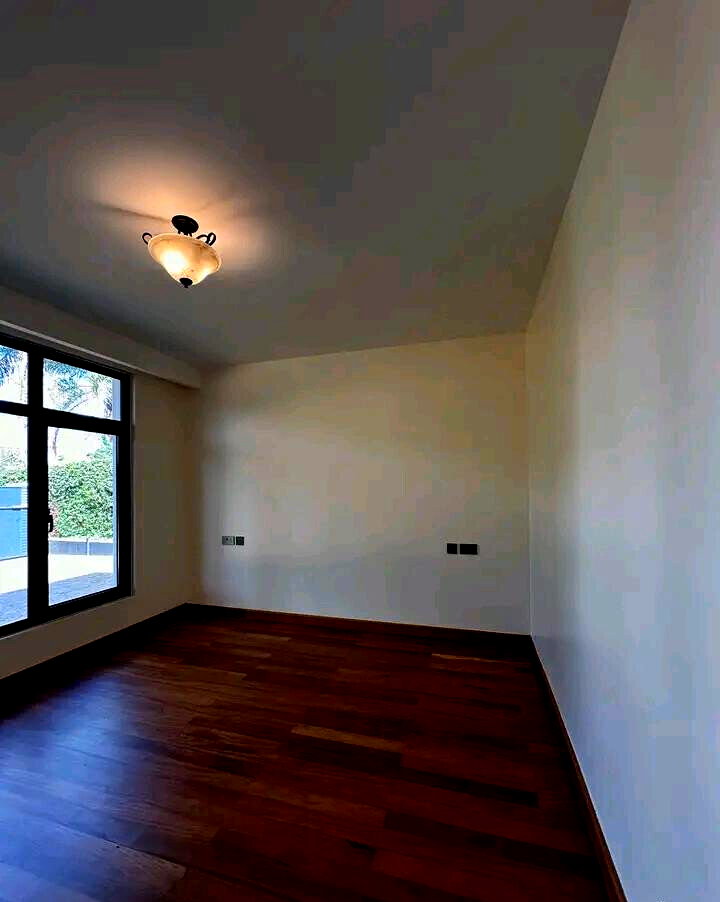 5BR Townhouse with Attic Lounge & Study on Half-Acre - Runda