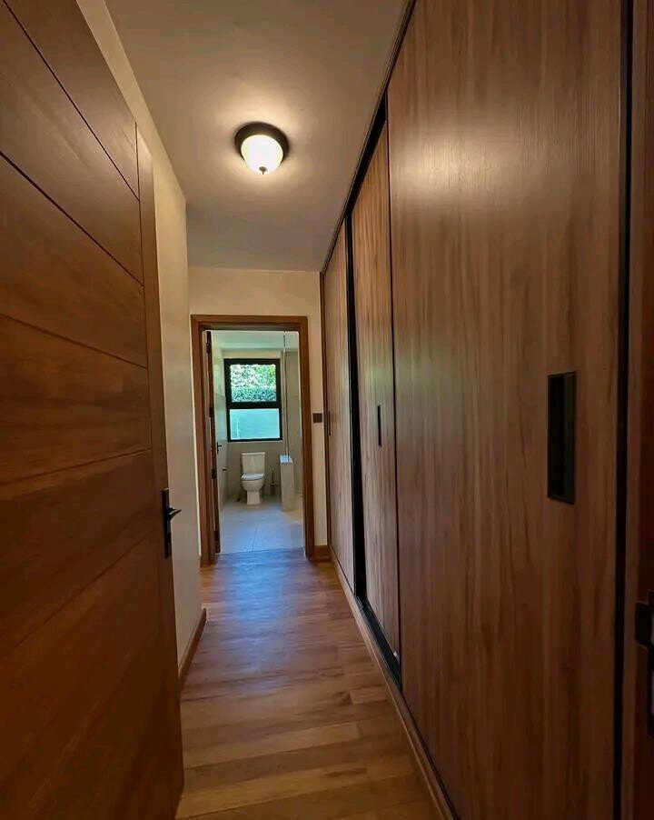 5BR Townhouse with Attic Lounge & Study on Half-Acre - Runda