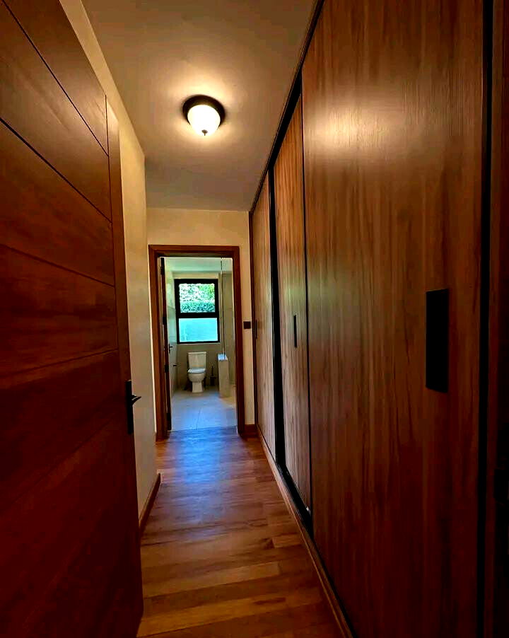 5BR Townhouse with Attic Lounge & Study on Half-Acre - Runda