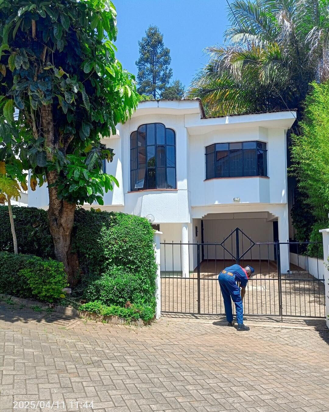 5BR Townhouse with Huge Living Room & Garden – Riverside Nairobi