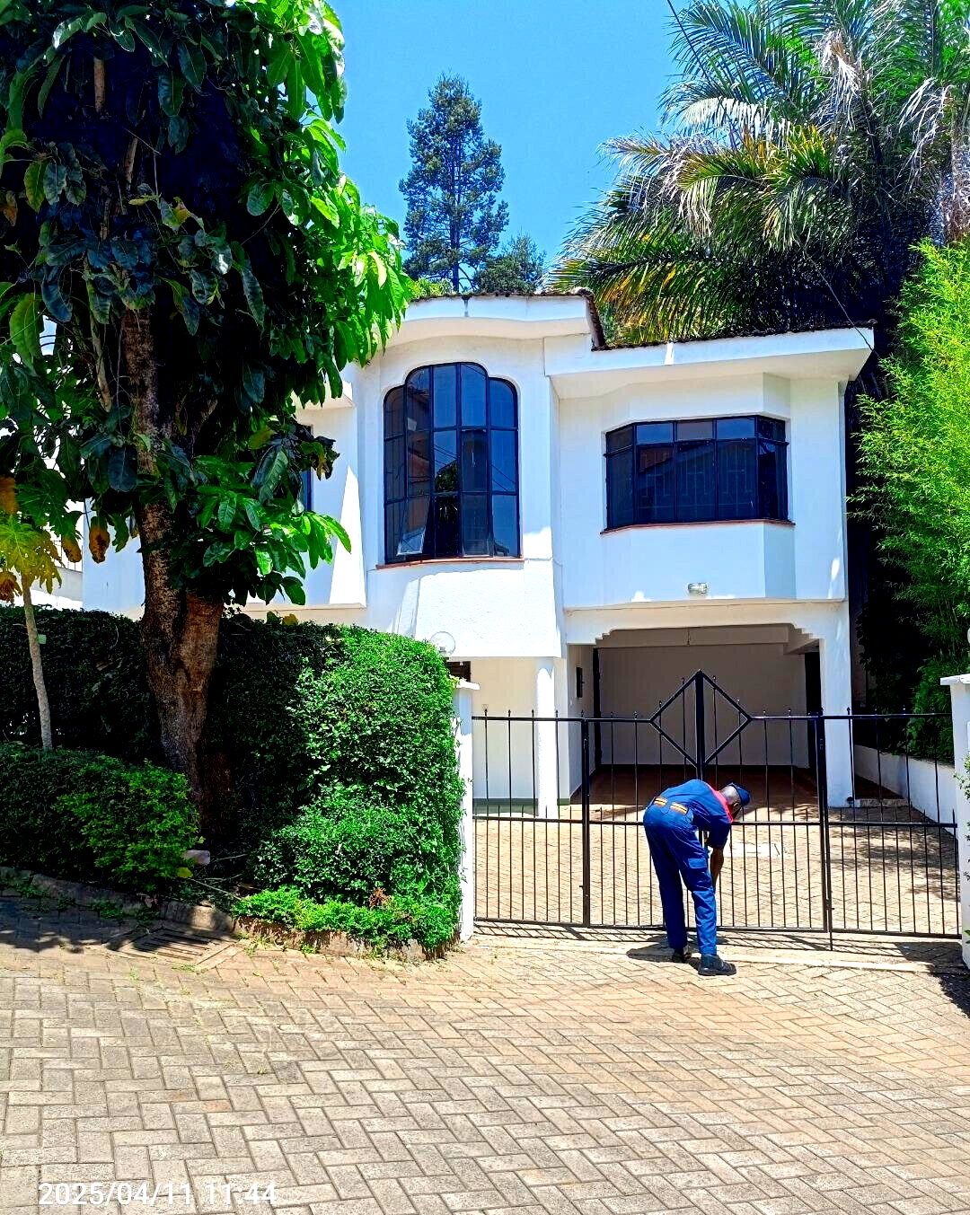 5BR Townhouse with Huge Living Room & Garden – Riverside Nairobi