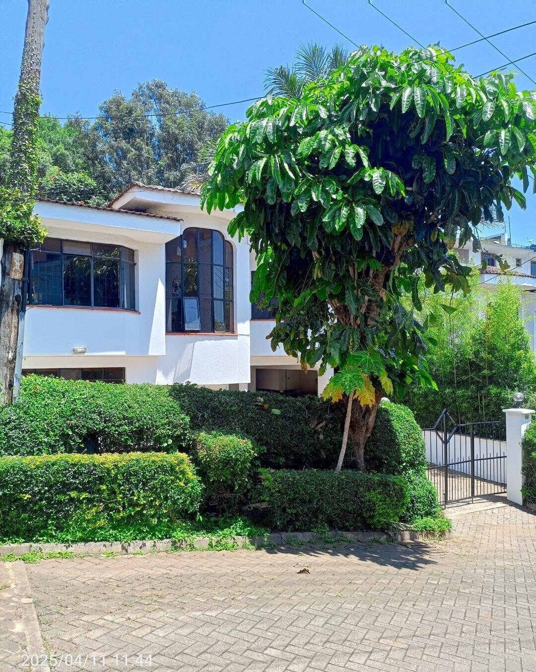 5BR Townhouse with Huge Living Room & Garden – Riverside Nairobi