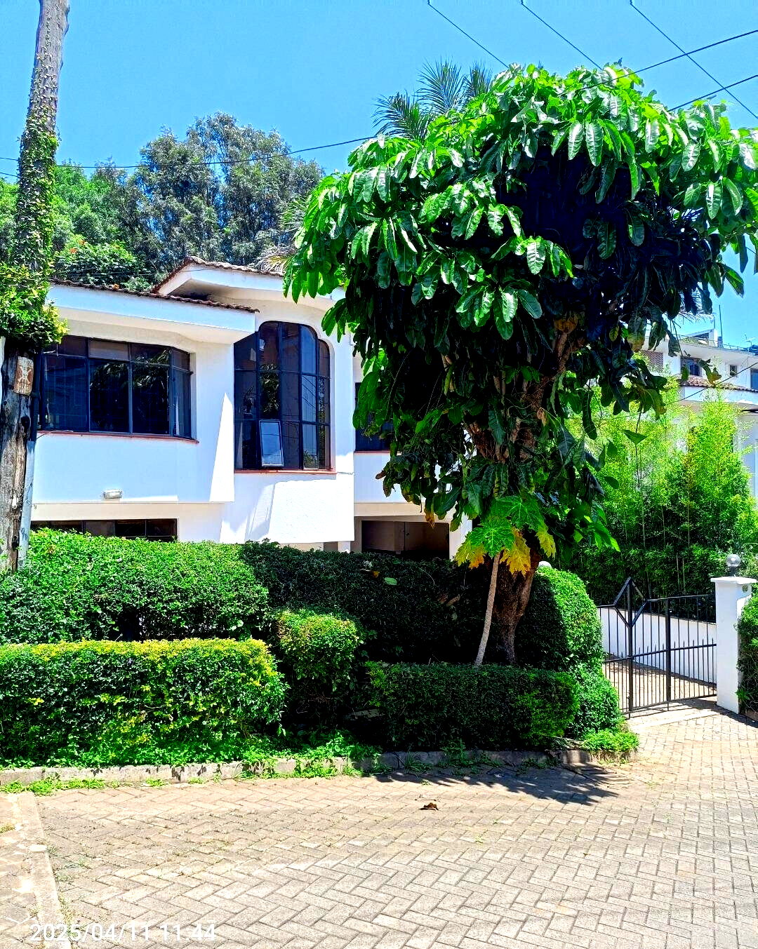 5BR Townhouse with Huge Living Room & Garden – Riverside Nairobi