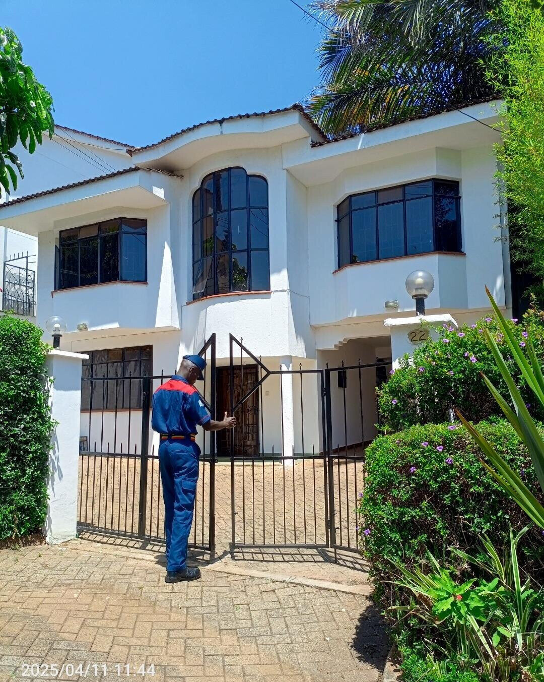 5BR Townhouse with Huge Living Room & Garden – Riverside Nairobi