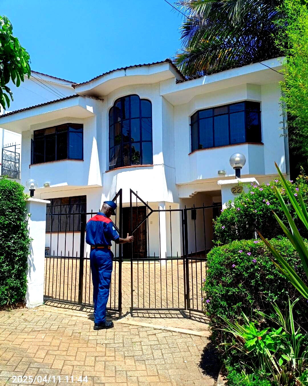5BR Townhouse with Huge Living Room & Garden – Riverside Nairobi