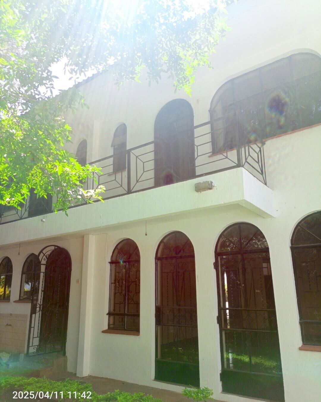 5BR Townhouse with Huge Living Room & Garden – Riverside Nairobi