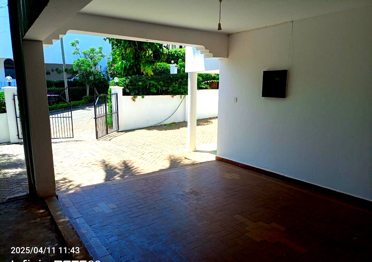 5BR Townhouse with Huge Living Room & Garden – Riverside Nairobi