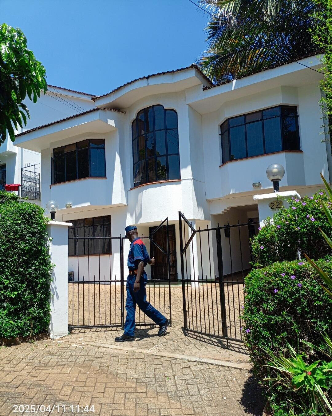 5BR Townhouse with Huge Living Room & Garden – Riverside Nairobi