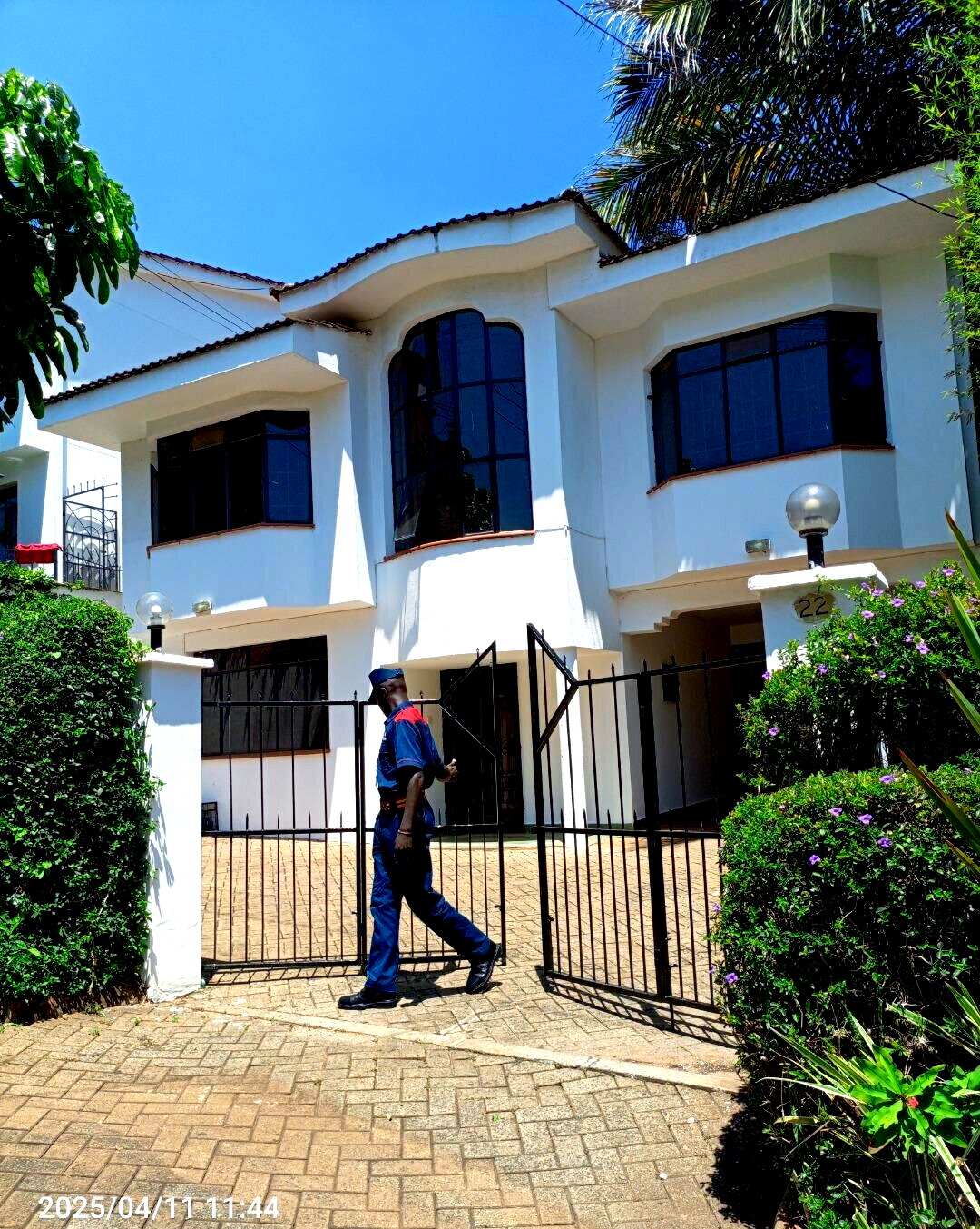 5BR Townhouse with Huge Living Room & Garden – Riverside Nairobi