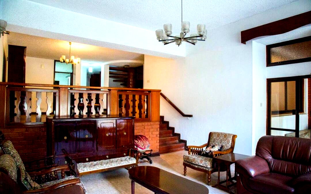 5BR Townhouse with DSQ in Private 11-Home Estate - Westlands