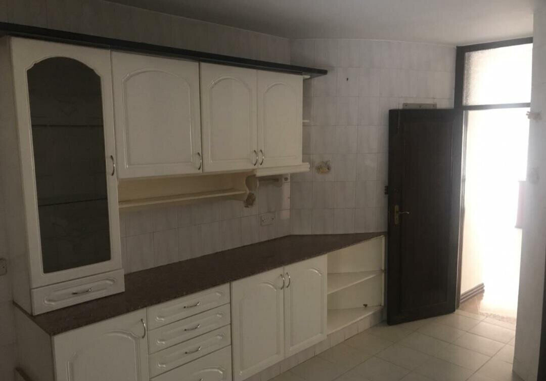 5BR Townhouse with DSQ in Private 11-Home Estate - Westlands