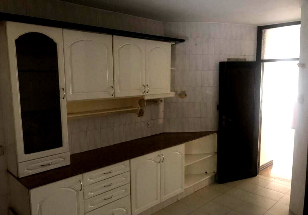 5BR Townhouse with DSQ in Private 11-Home Estate - Westlands