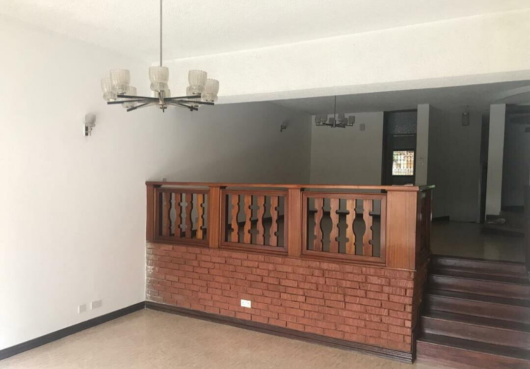 5BR Townhouse with DSQ in Private 11-Home Estate - Westlands