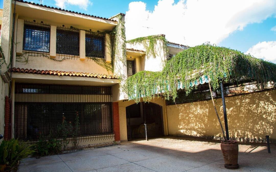 5BR Townhouse with DSQ in Private 11-Home Estate - Westlands