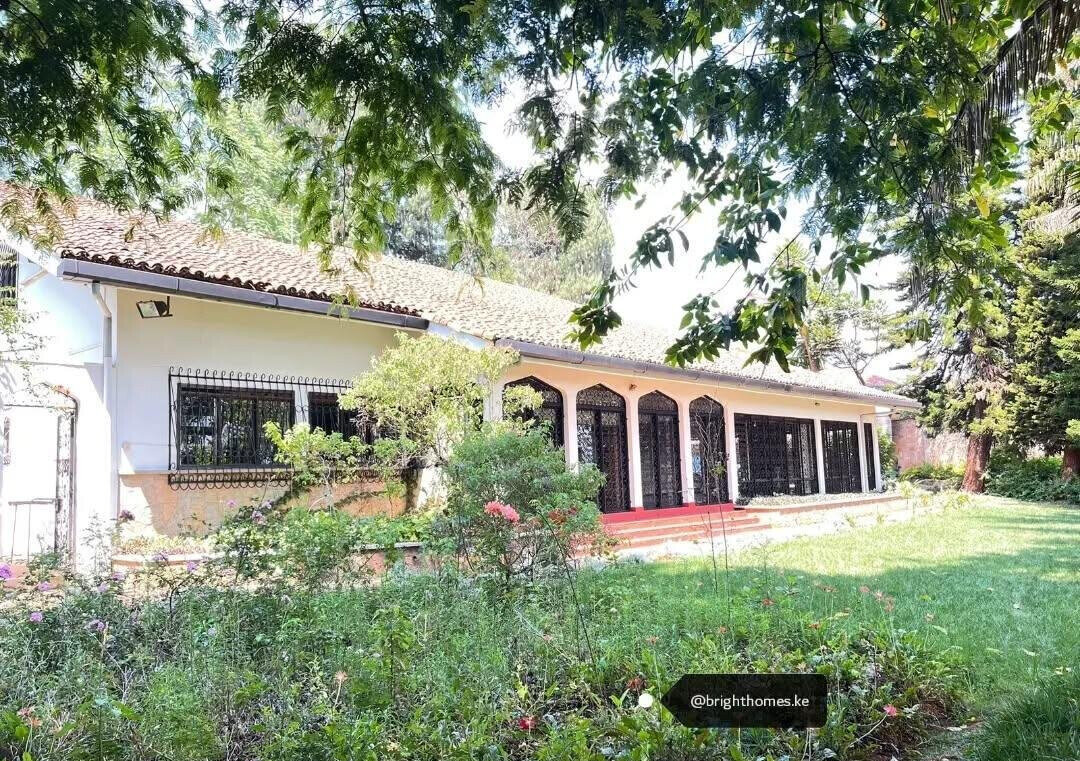 6-Bedroom Villa on 1.5 Acres with Guest Wings & Rooftop Terrace - Spring Valley