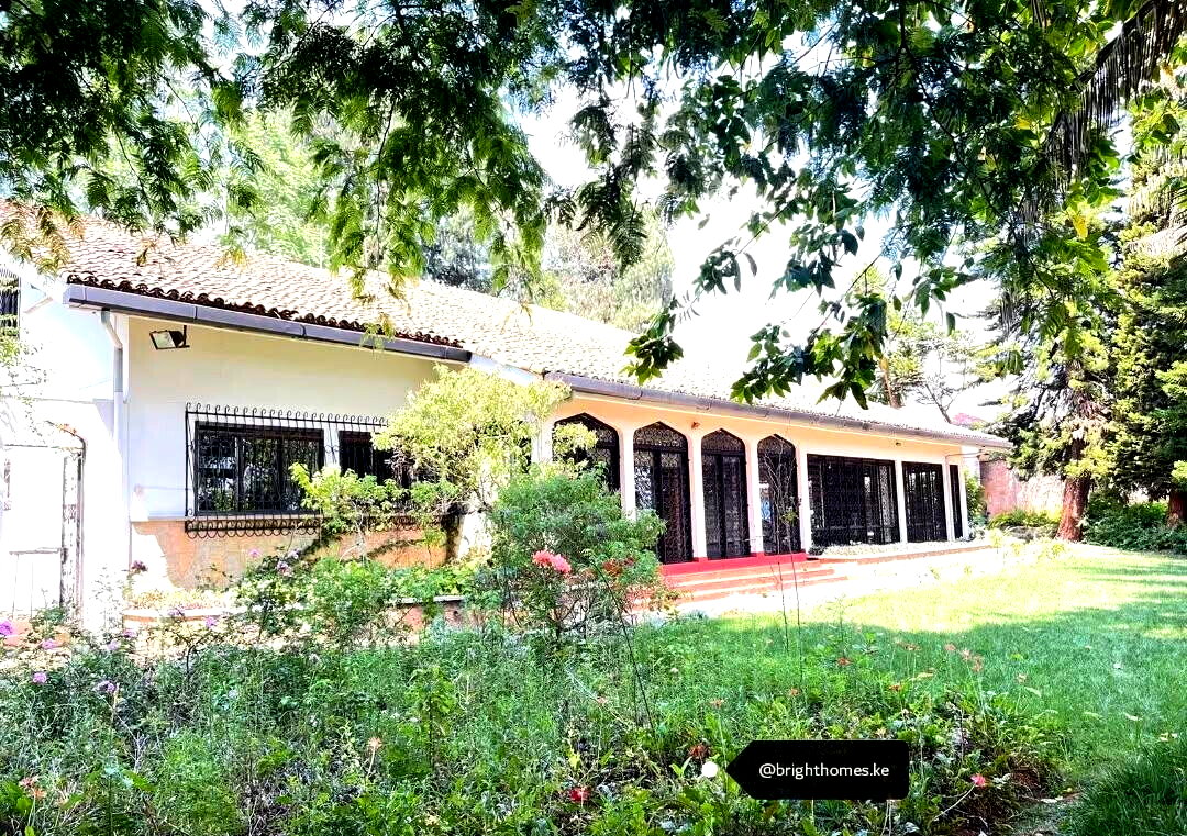6-Bedroom Villa on 1.5 Acres with Guest Wings & Rooftop Terrace - Spring Valley