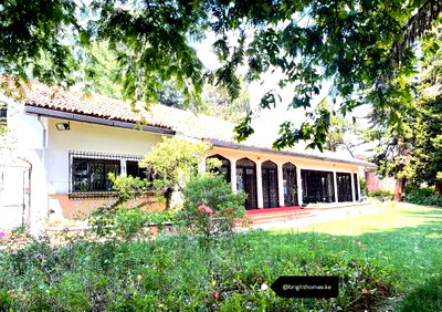 6-Bedroom Villa on 1.5 Acres with Guest Wings & Rooftop Terrace - Spring Valley